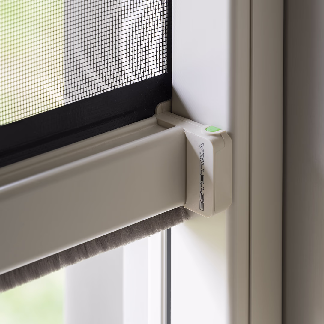 Elektrisches Fliegengitter-Rollo für Balkon & Fenster