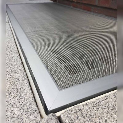 Insetto Lichtschachteinsatz | mit Kettensicherung | begehbar