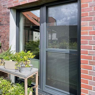 Insetto Fliegengitter-Pendeltür | vormontiert | perfekt für Terrasse und Balkon